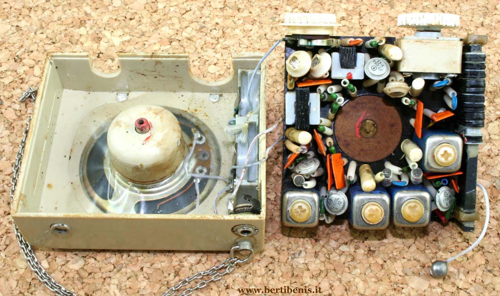 Radio a transistor COSMOS-M E